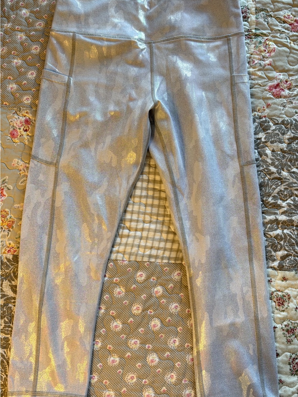 Zyia active white camo metallic Leggings with Side Pockets size 6/8 nwot